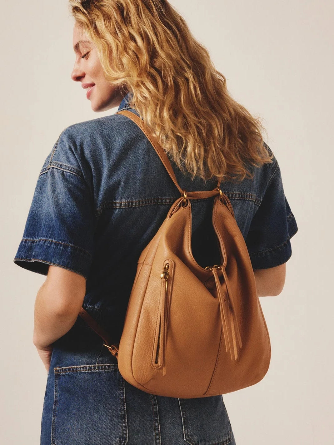 hobo merrin convertible backpack in sandstorm pebbled leather