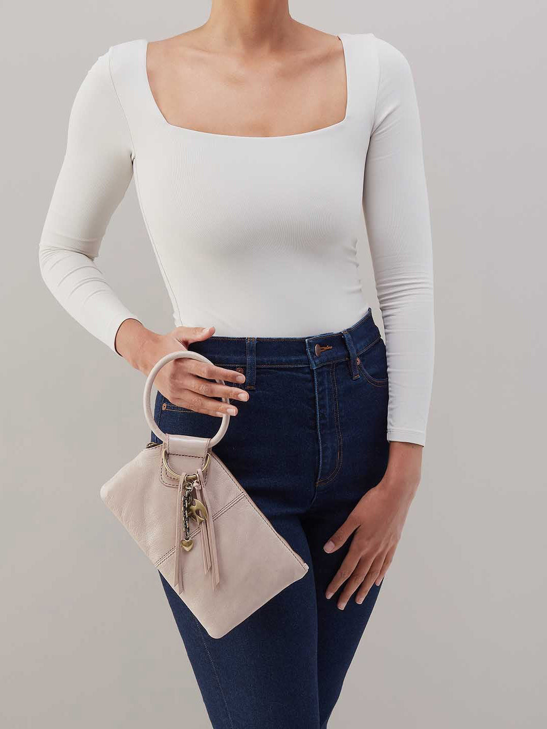 HOBO Sable Wristlet Stone Gloss Aniline Gloss Leather