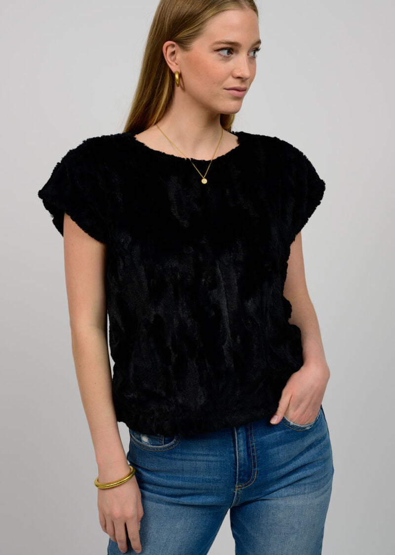 Ivy Jane Fur Tee Popover in black-front