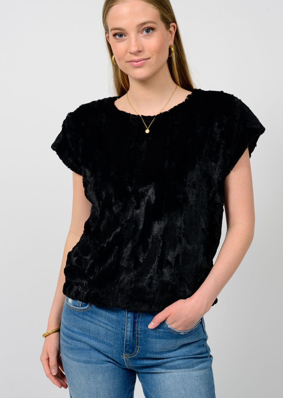 Ivy Jane Fur Tee Popover in black-front