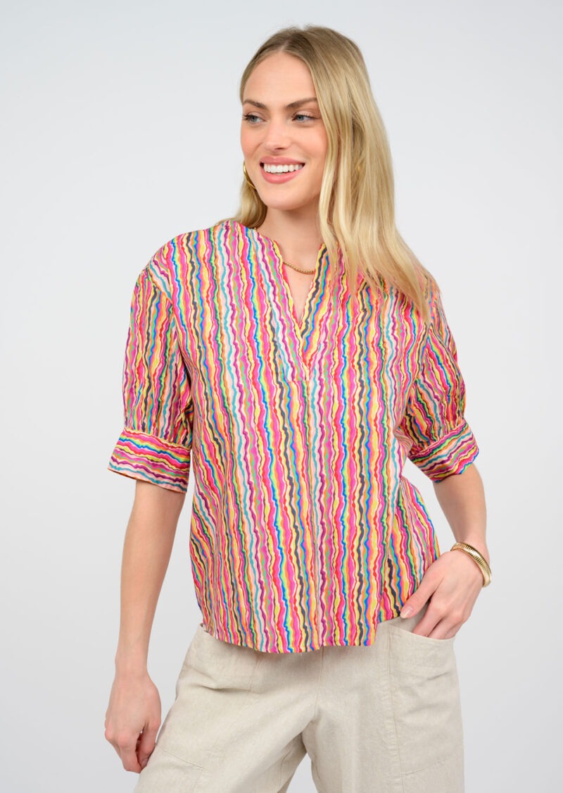 Ivy Jane Print Notch Front Top in multicolor