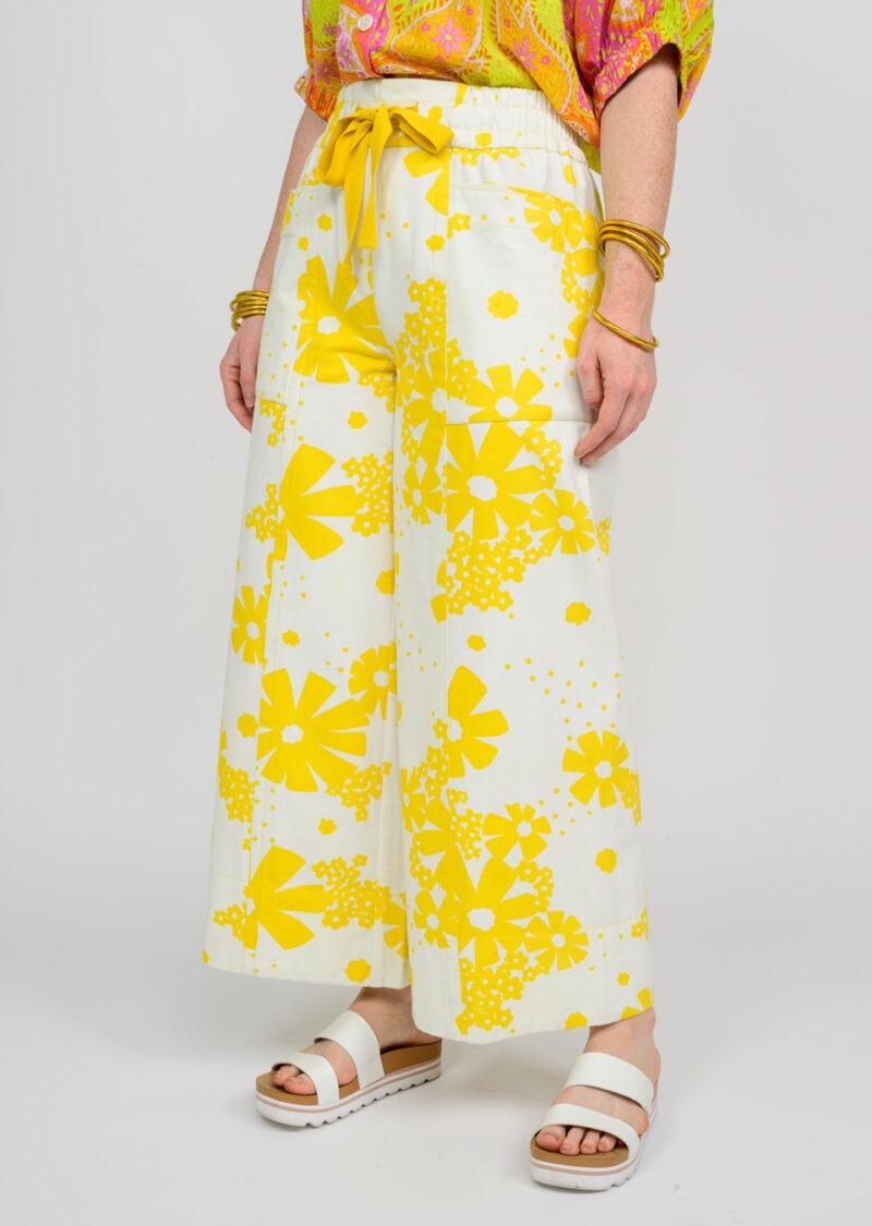 Ivy Jane Scattered Daisy Pant in white and yellow