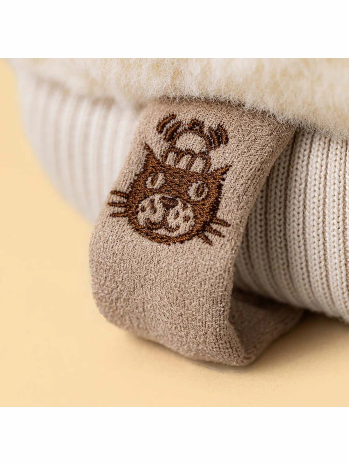 Jellycat Amuseables Fitswell Mitten