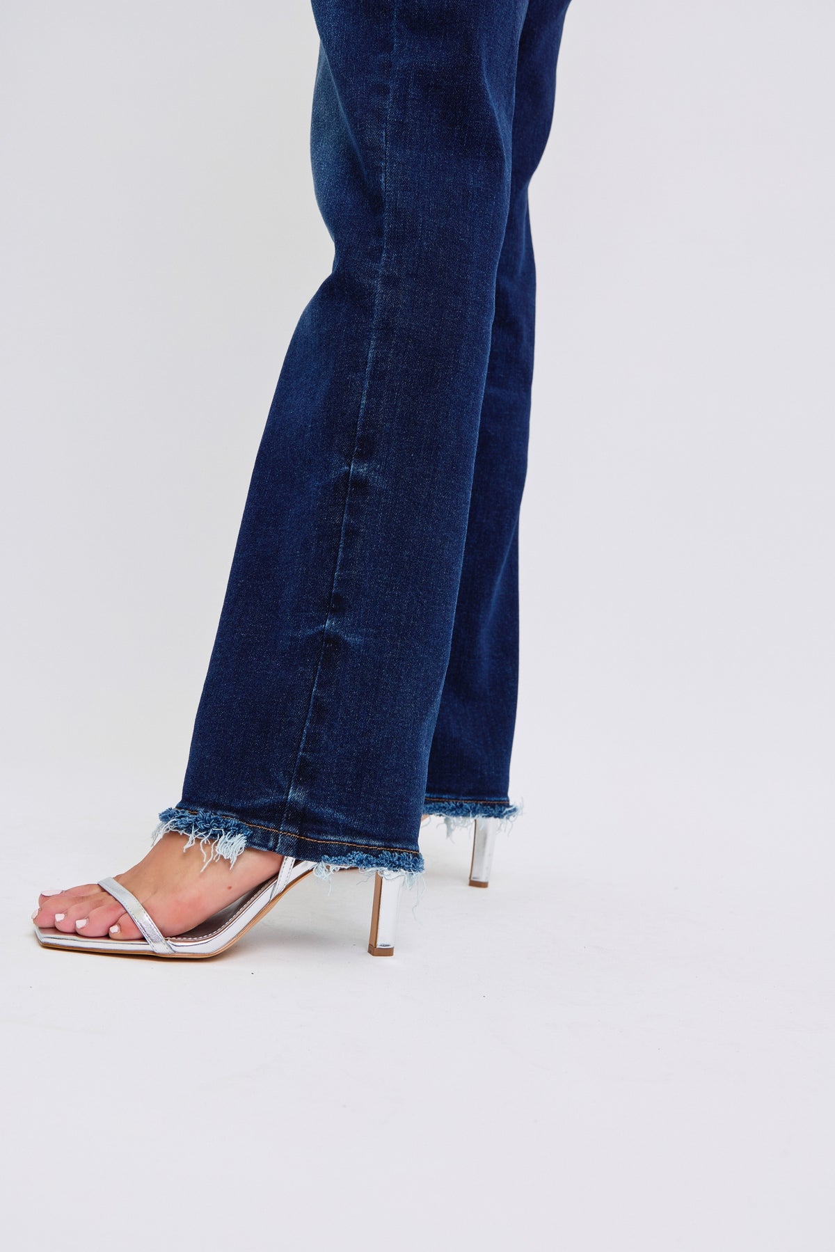 Judy Blue Mid Rise Straight Leg Fray Hem Jeans in dark wash-front