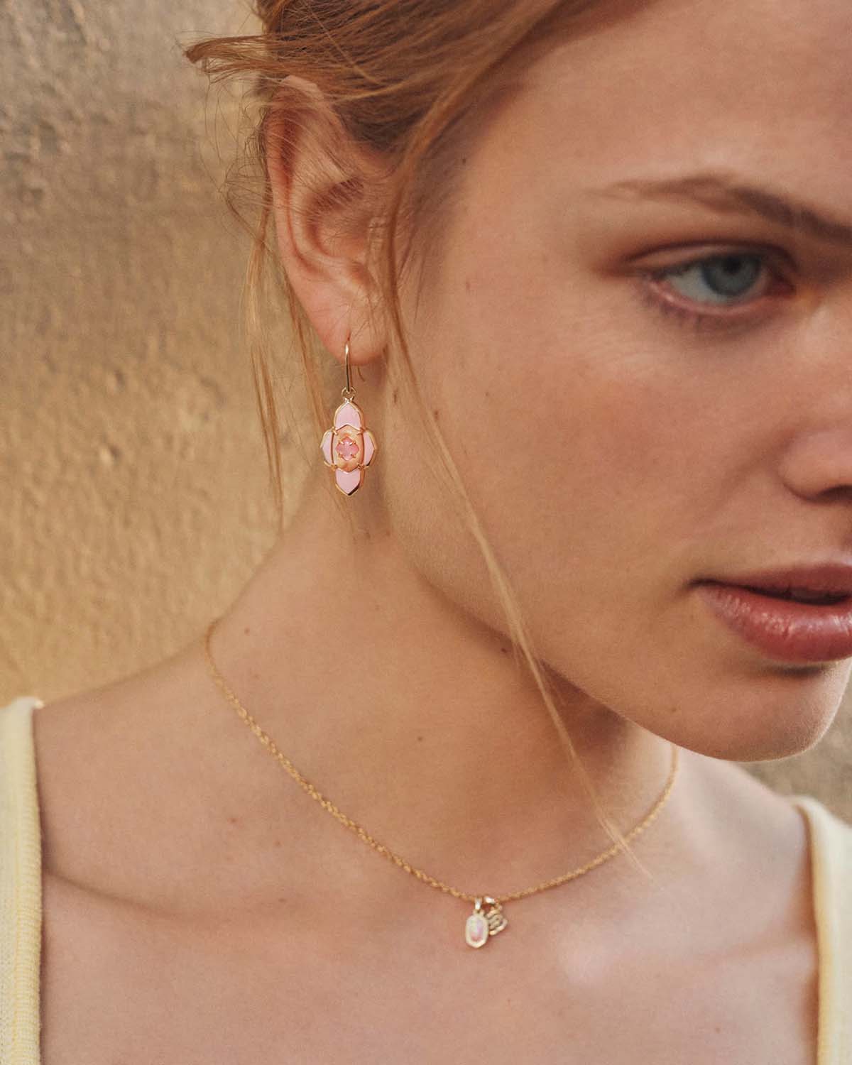 Kendra Scott Abbie Medallion Gold Small Drop Earrings in Pink Mix