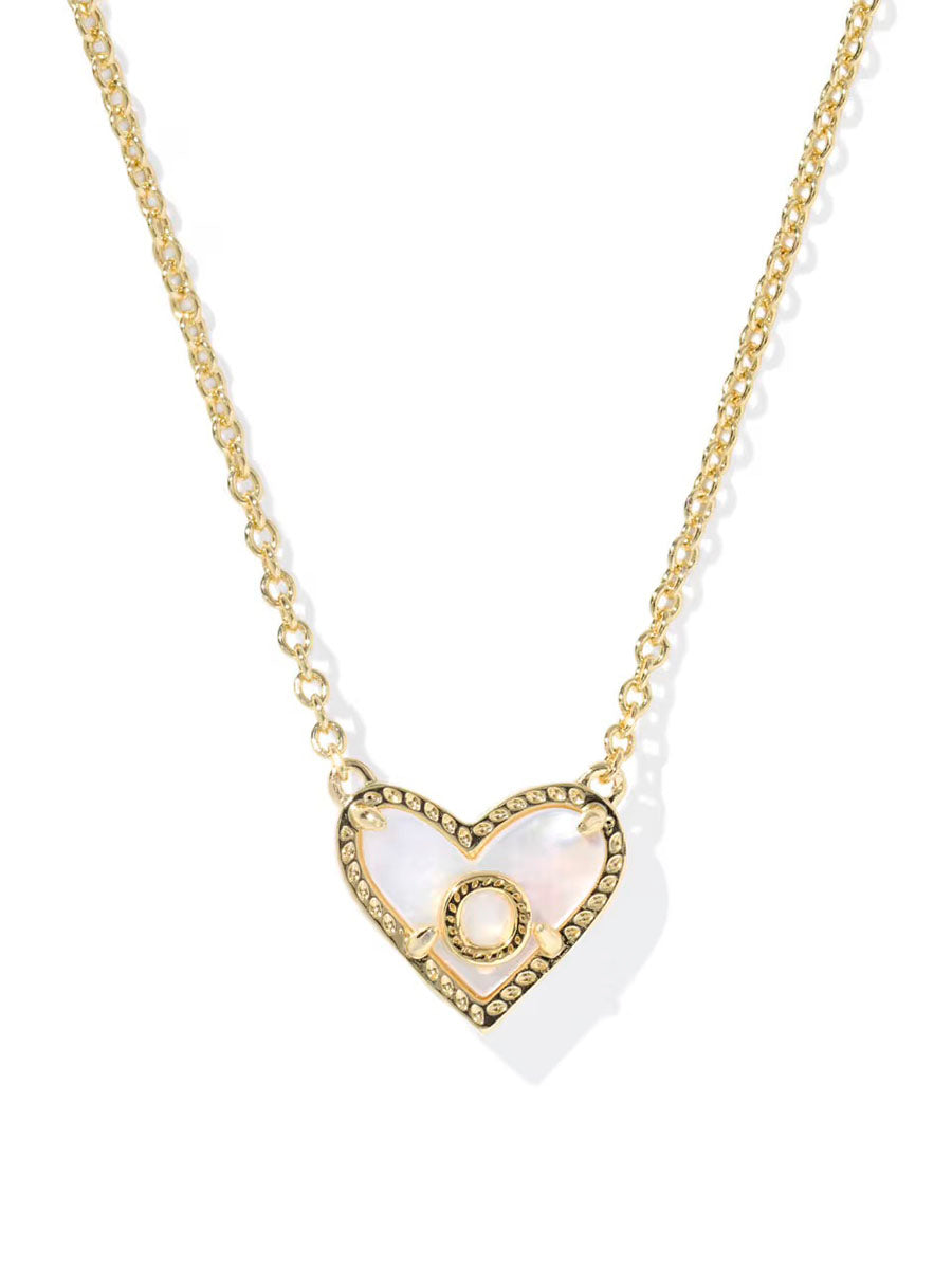 Kendra Scott Ari Heart Letter O Gold Short Pendant Necklace in Ivory Mother-of-Pearl