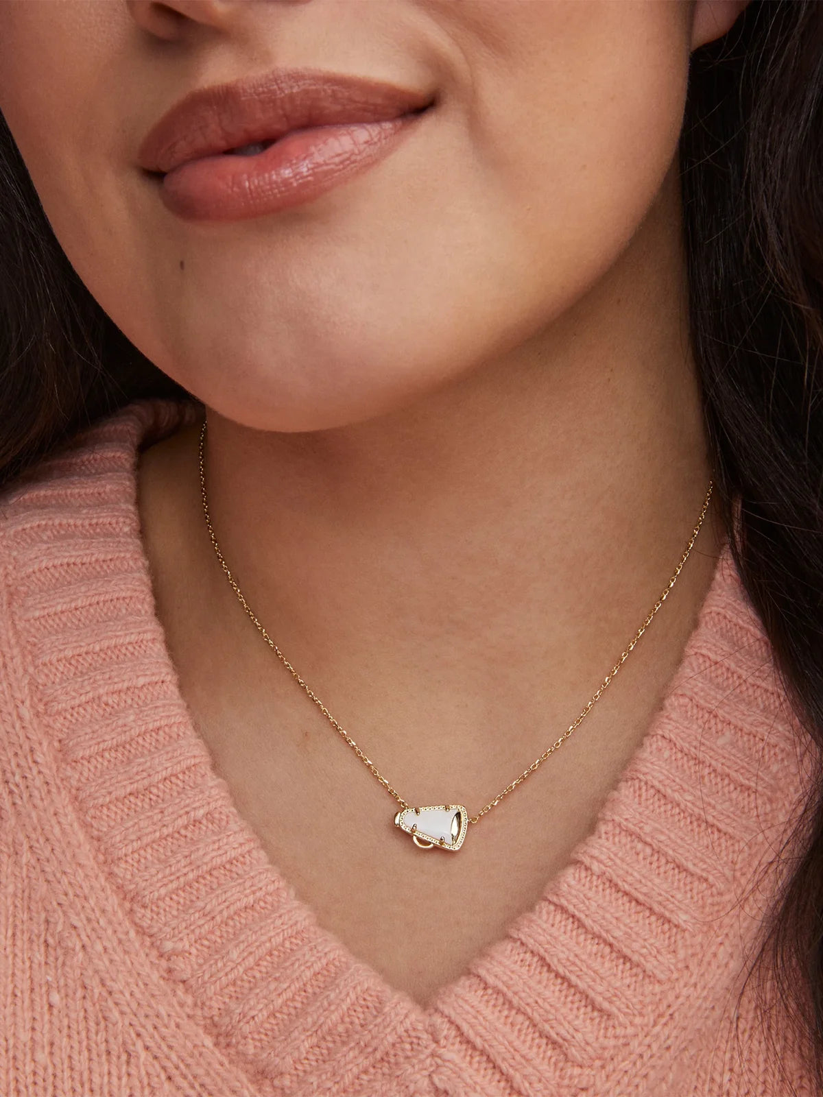 Kendra Scott Cheer Gold Short Pendant Necklace in White Mother-of-Pearl