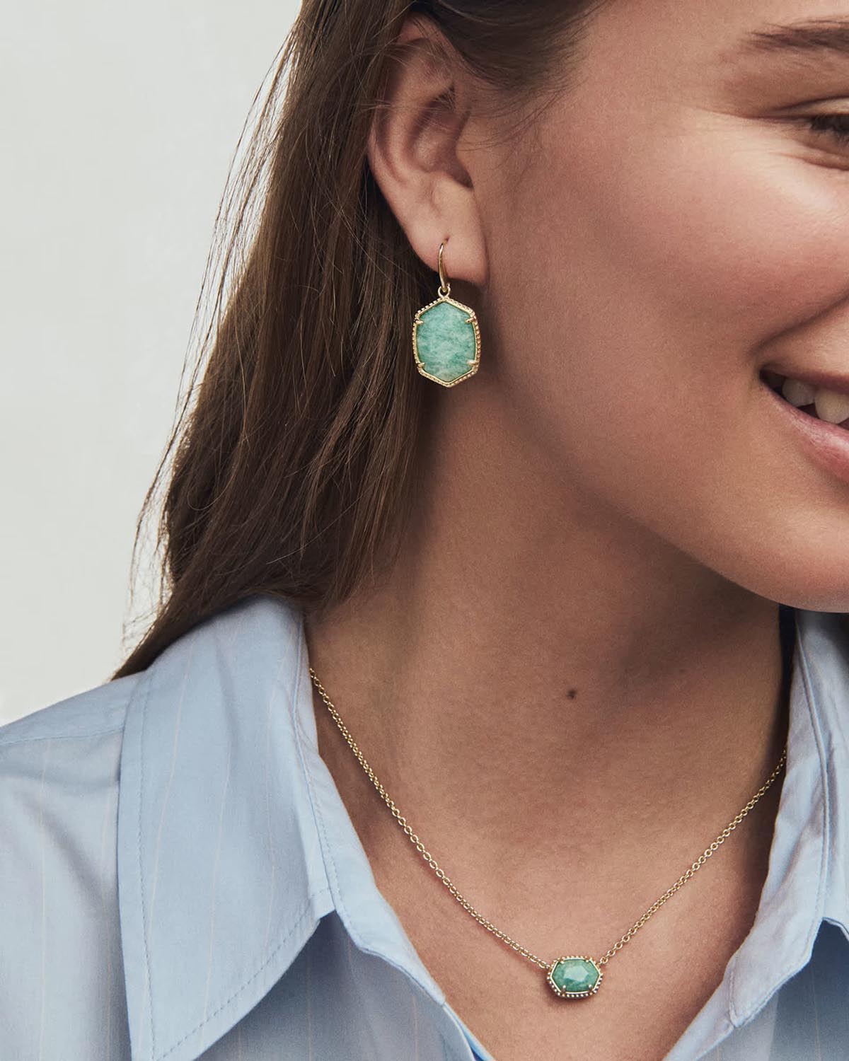 Kendra Scott Daphne Gold Frame Short Pendant Necklace in Teal Amazonite