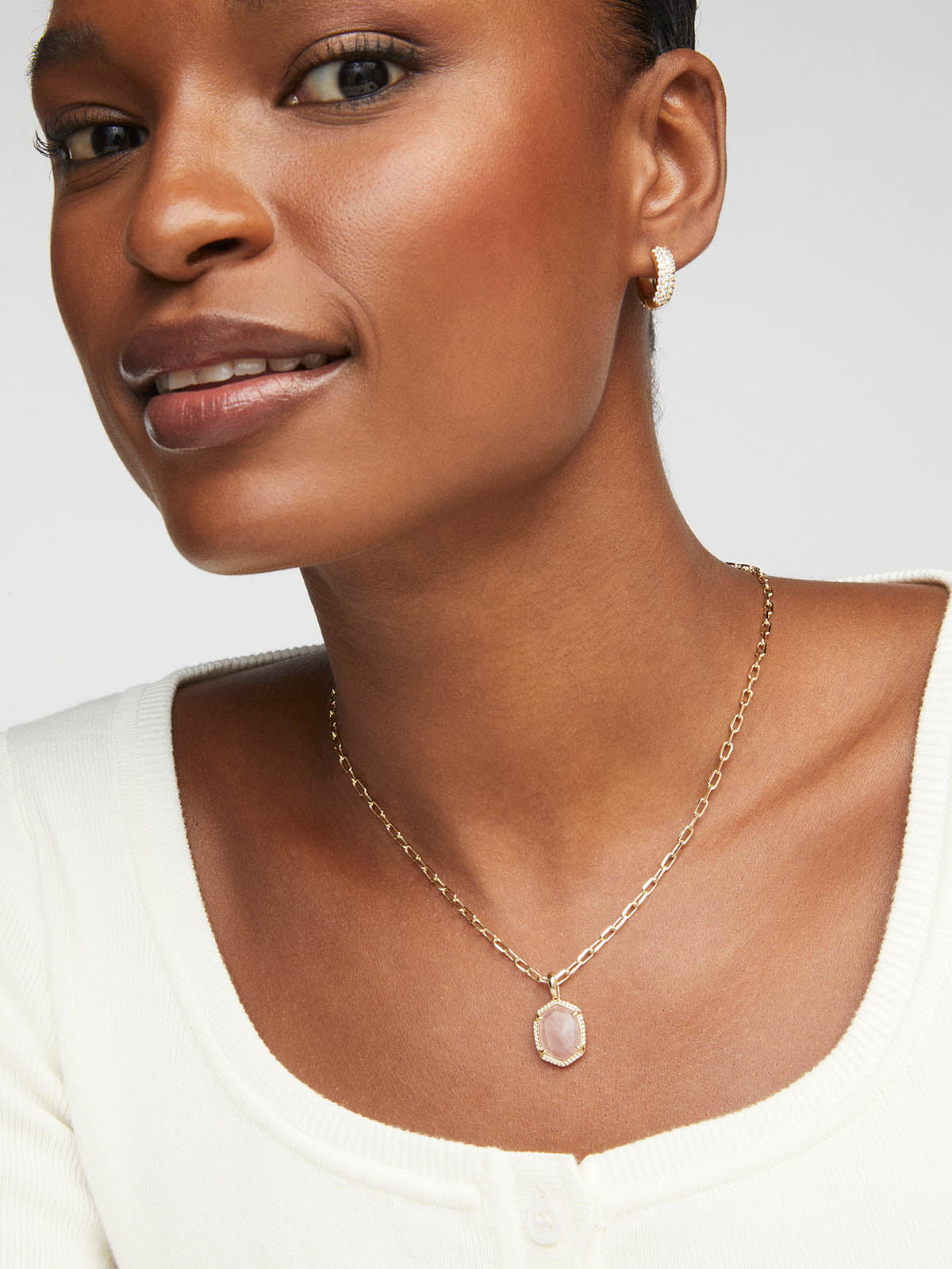 Kendra Scott Daphne Gold Pave Frame Short Pendant Necklace Rose Quartz