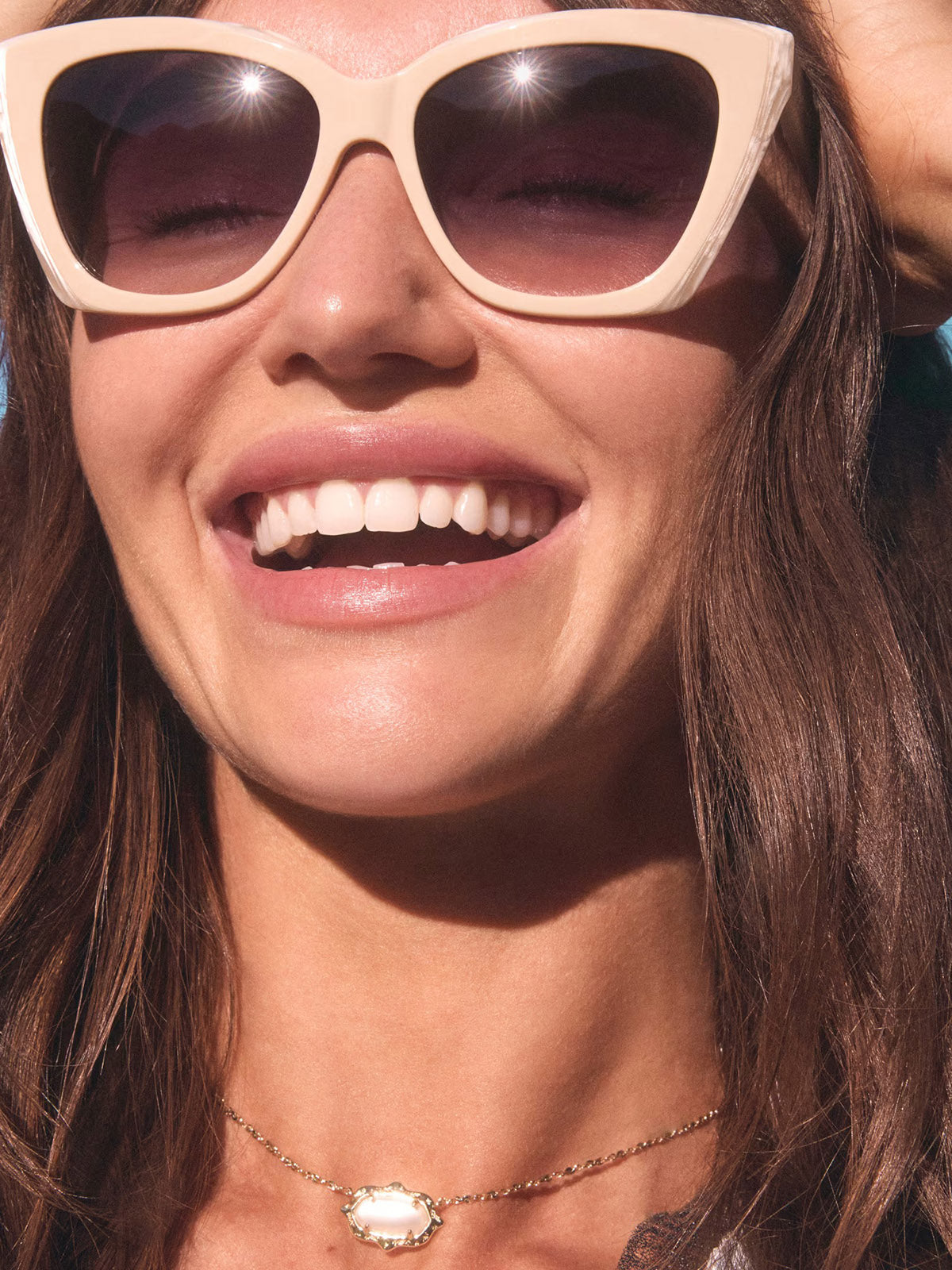 Kendra Scott Elisa Scallop Frame Gold Short Pendant Necklace in Natural Mother-of-Pearl