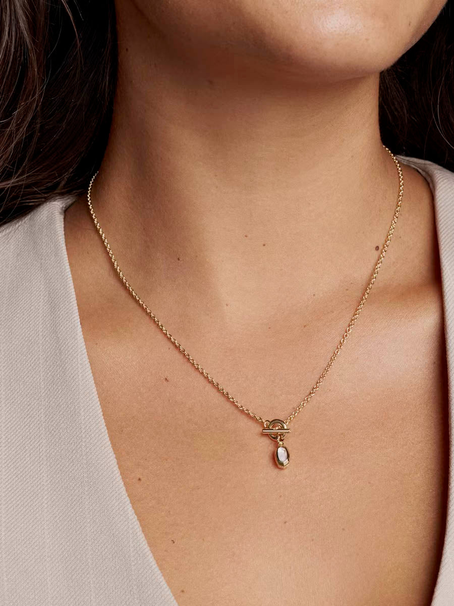Kendra Scott Mini Elisa Toggle Gold Short Pendant Necklace in Ivory Mother-of-Pearl