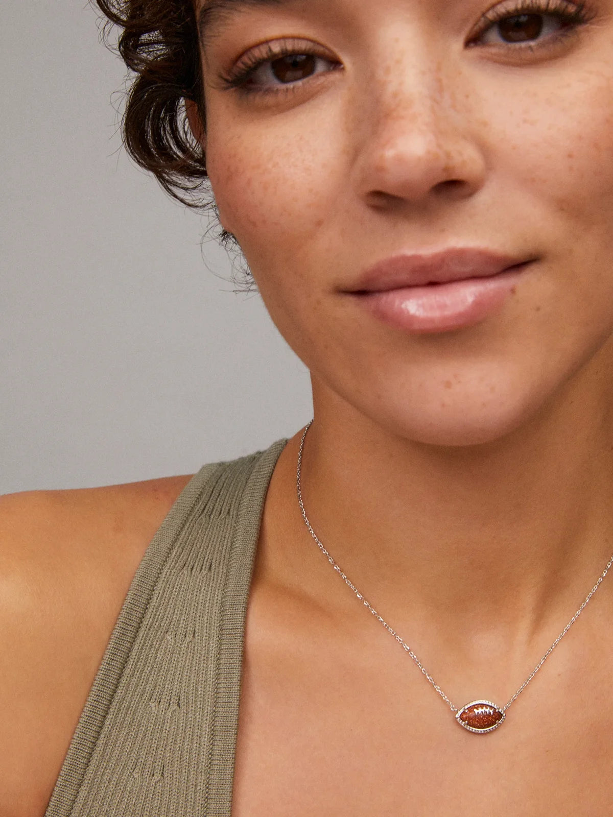 Kendra Scott Football Silver Short Pendant Necklace in Orange Goldstone