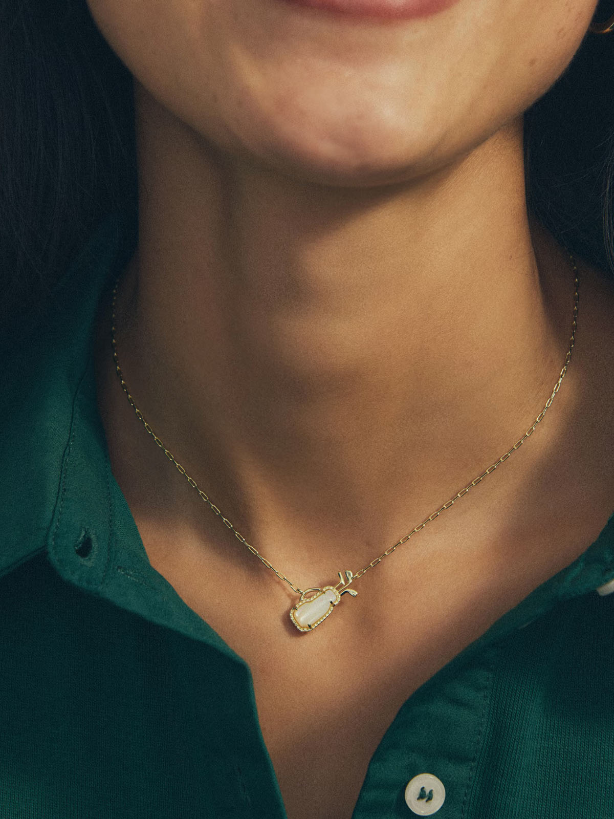 Kendra Scott Golf Gold Short Pendant Necklace in Ivory Mother-of-Pearl