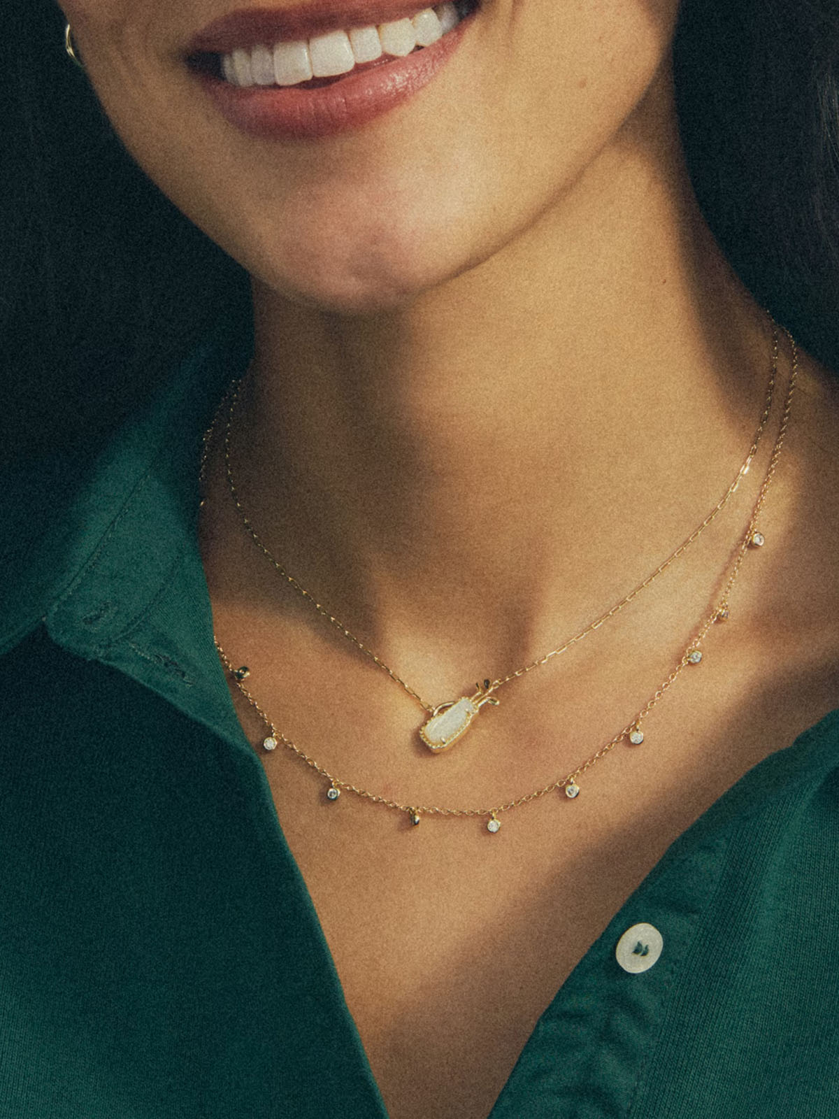 Kendra Scott Golf Gold Short Pendant Necklace in Ivory Mother-of-Pearl