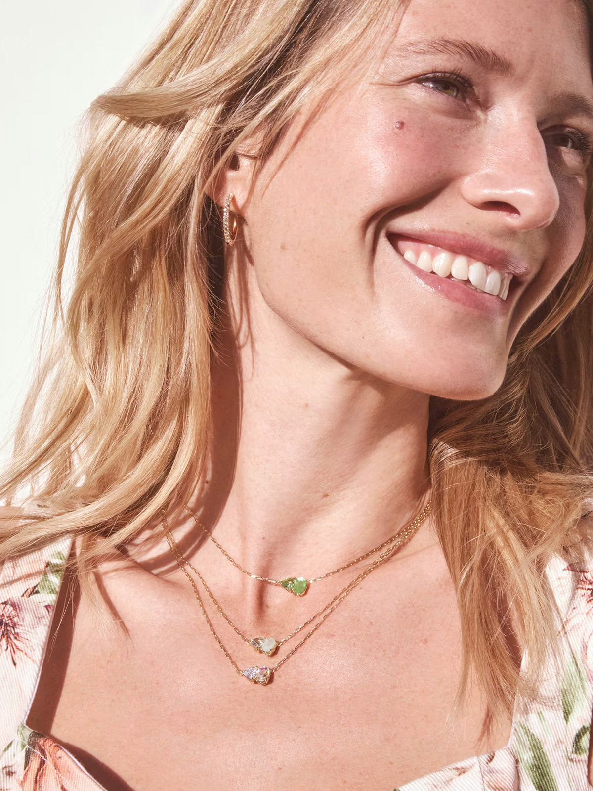 Kendra Scott Tatum Gold Short Pendant Necklace in Neutral Mix