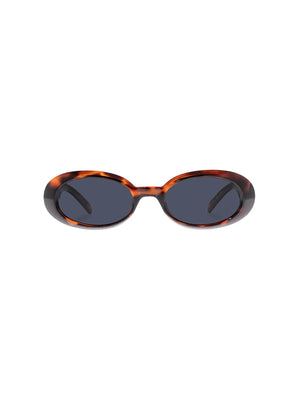 le specs work it oval frame sunglasses in dark tortoise
