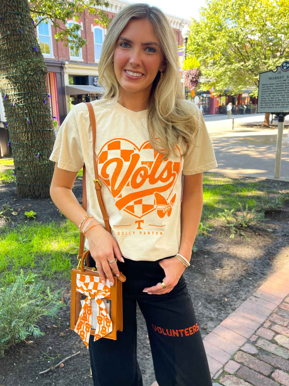 LivyLu Dolly Parton Tennessee Vols Checkered Heart Hi-Dive Tee