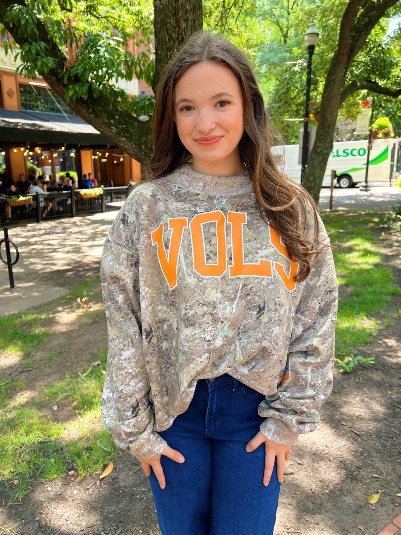 LivyLu Tennessee Vols Classic Arch Weekend Mock Neck Sweatshirt camo 