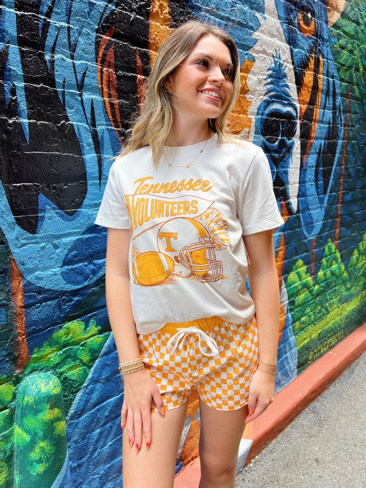 LivyLu Tennessee Vols Football Pennant Vintage Ellie Tee vintage white