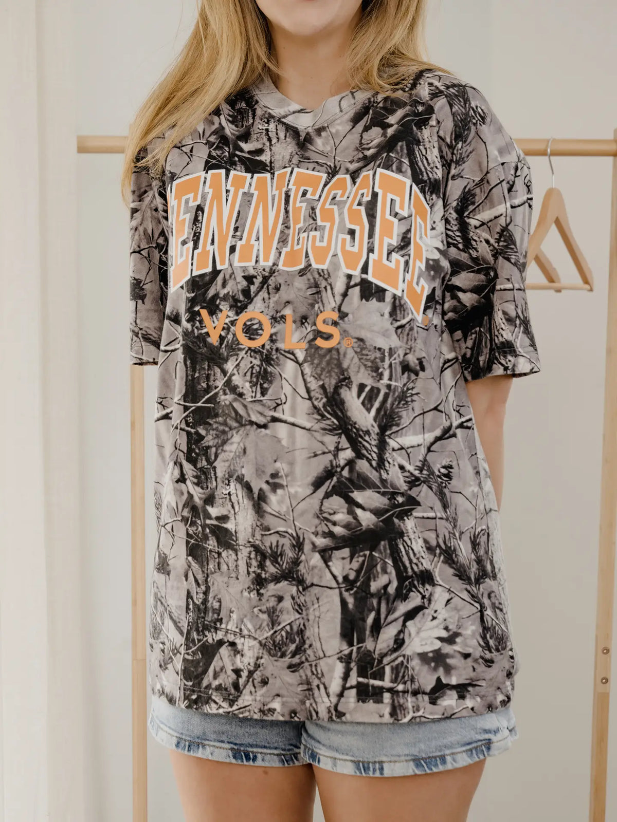 LivyLu Tennessee Volunteers Gault Filled Black & White Camouflage T-Shirt