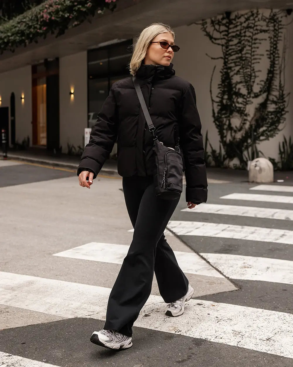 LOUENHIDE Miami Water Bottle Bag in Black