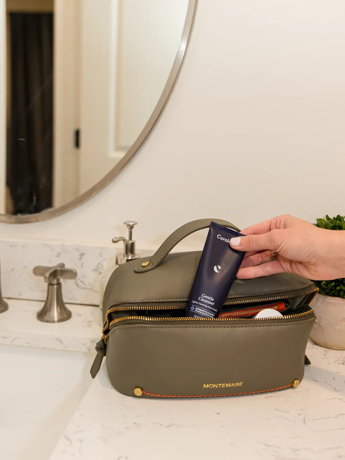 Montemare Roma Foldout Toiletry Case in Olive Vegan Leather
