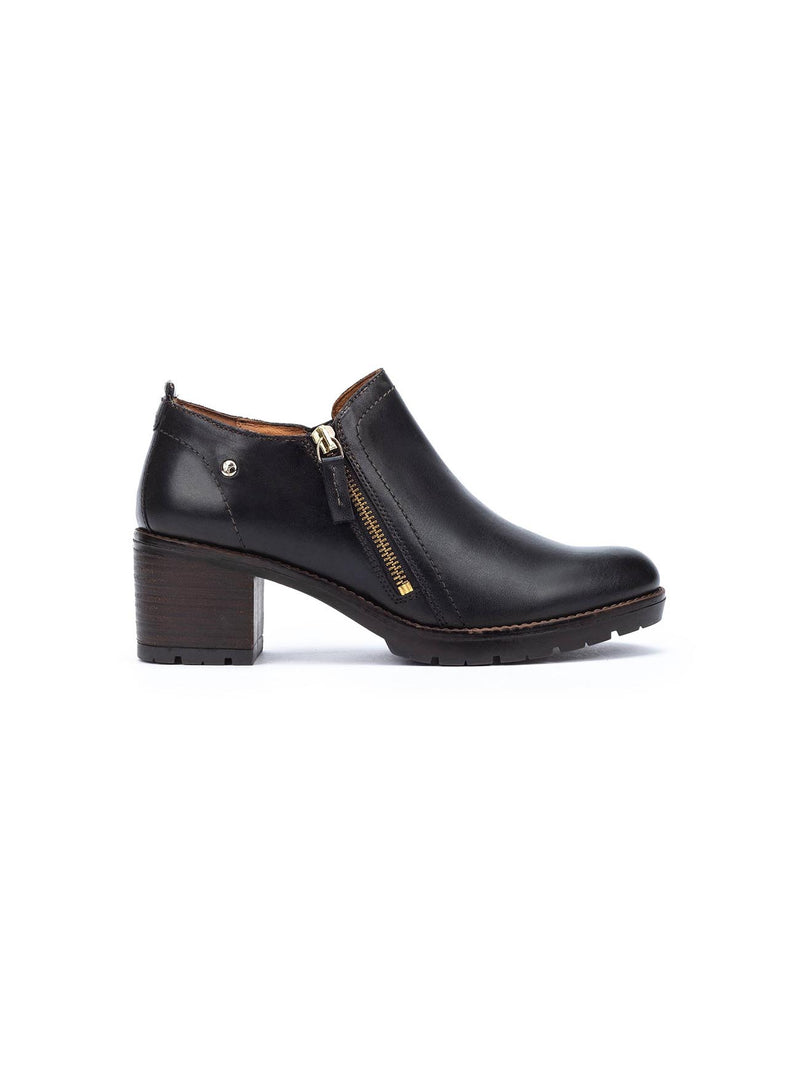 Pikonlins Llanes Side Zip Leather Bootie in Black