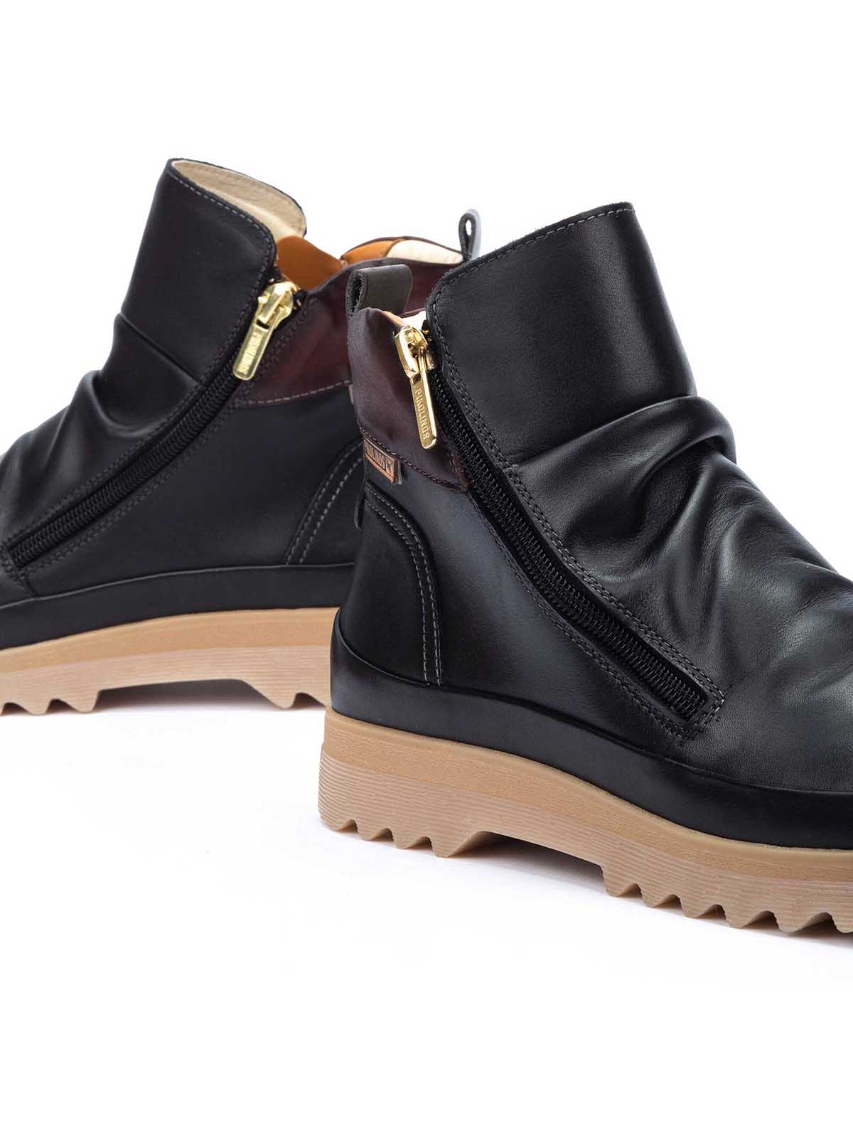 Pikolinos Vigo Side Zip Leather Ankle Boot in Black