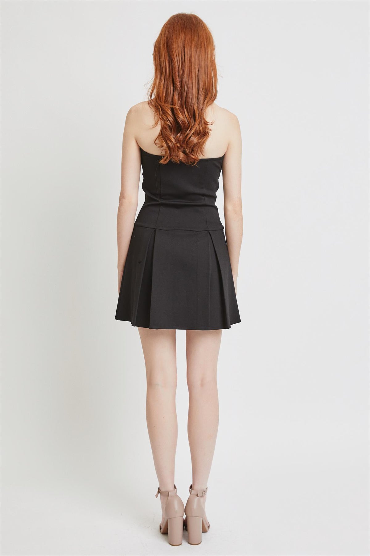 pleated skirt with bandeau neckline and contrast black-back