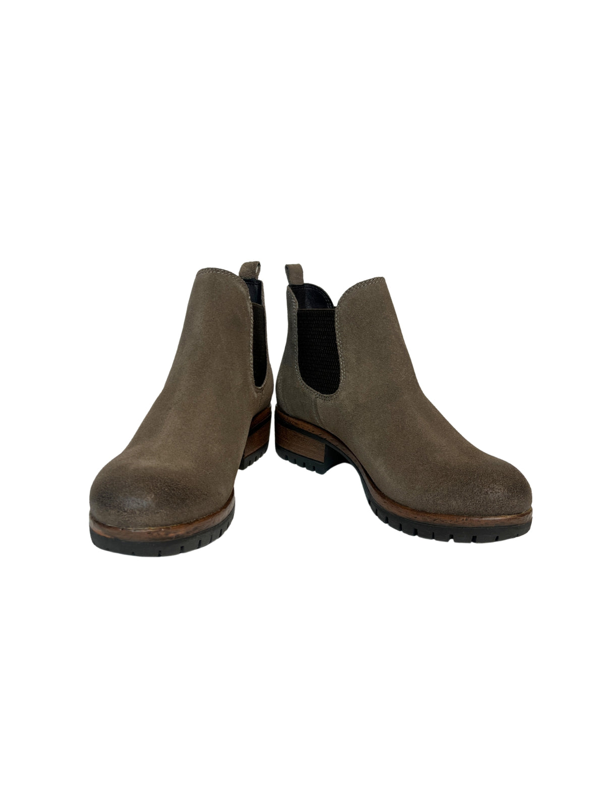 salvia cachet lugg chelsea boot loggia viz suede front pair detail view