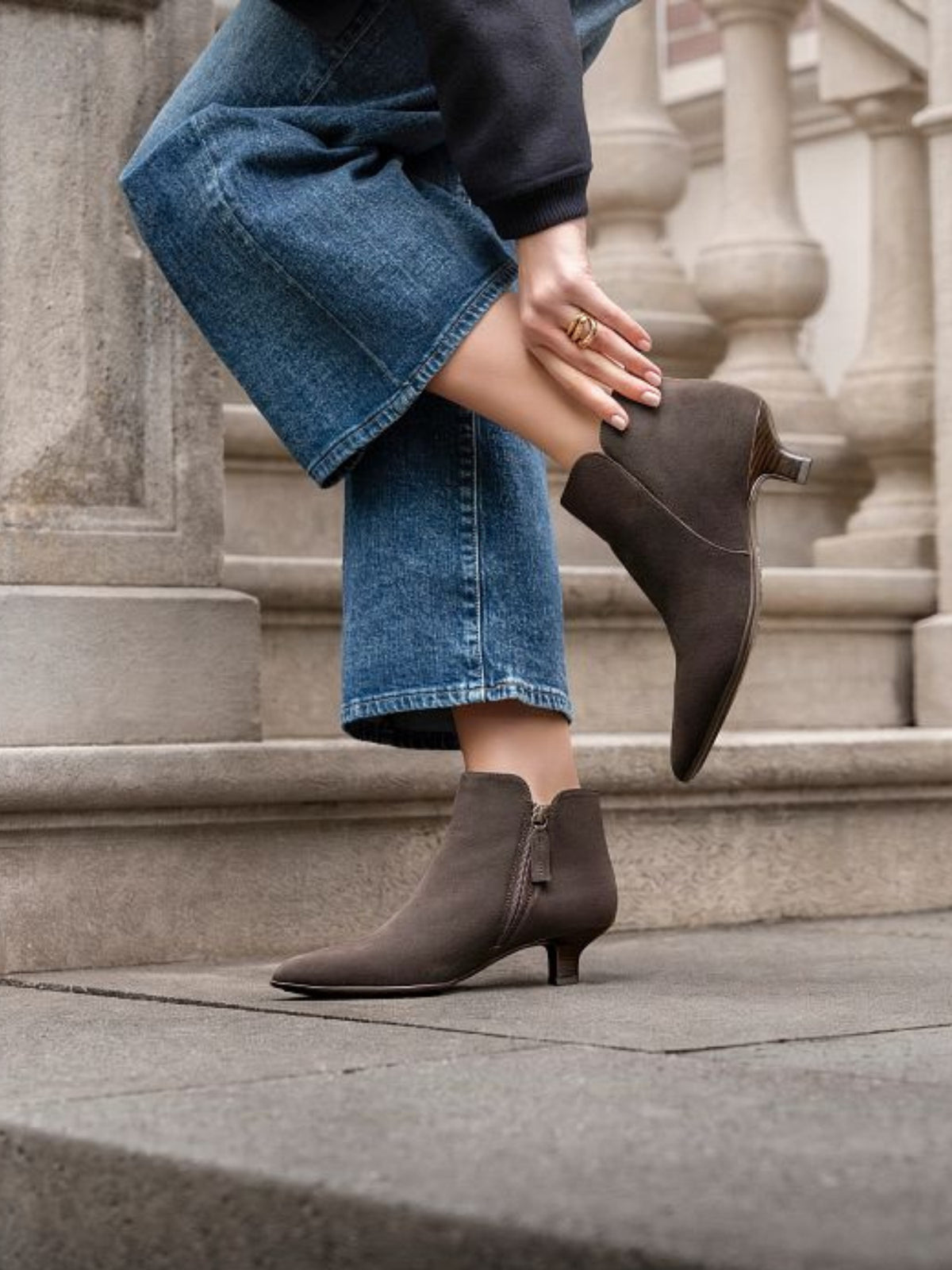 Söfft Sawyer Kitten Heel Boot dark chocolate suede 