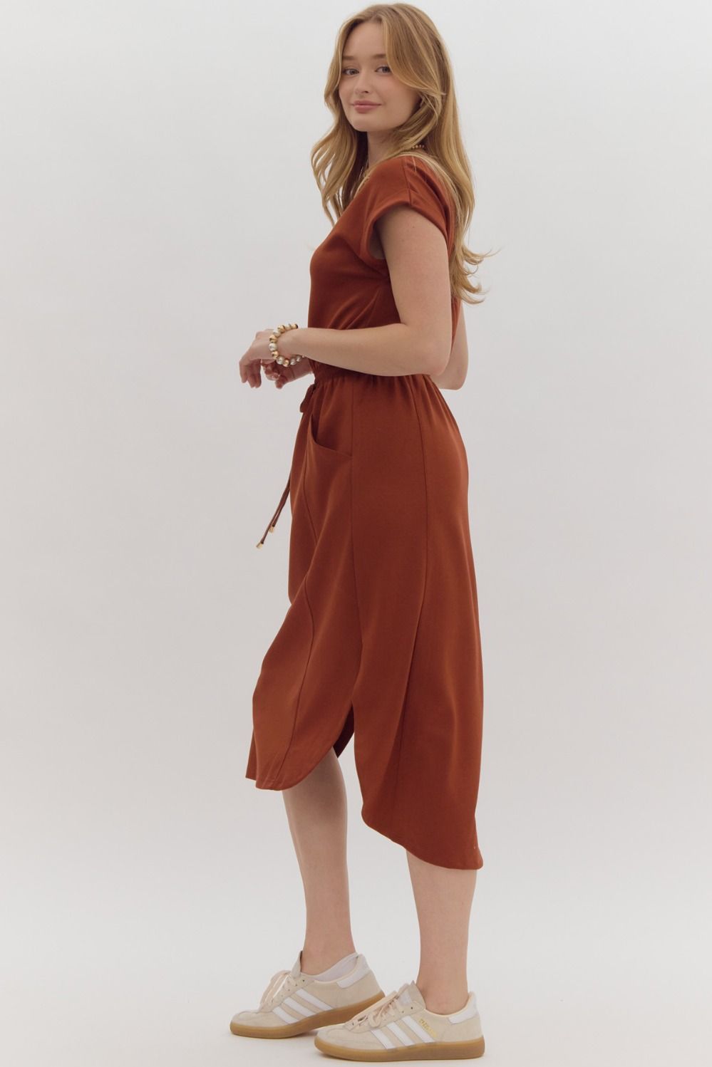 solid short sleeve tie waist midi dress in brick-side