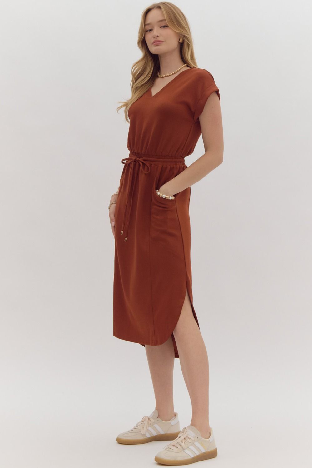 solid short sleeve tie waist midi dress in brick-side