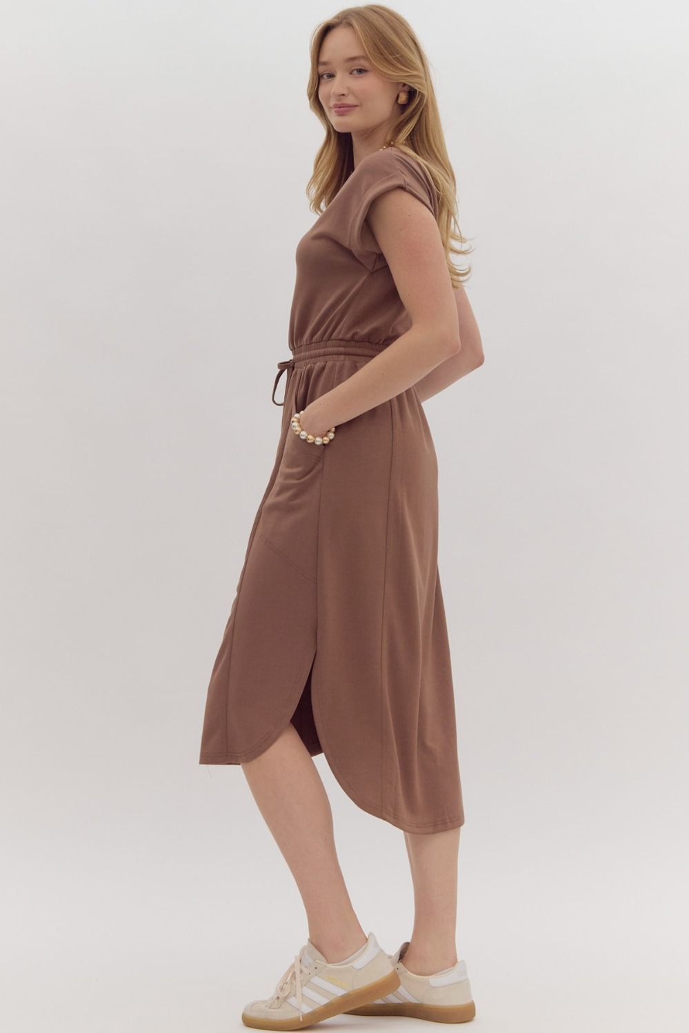 solid short sleeve tie waist midi dress in brown-side