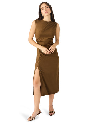 Steve Madden Keegan Sleeveless Gathered Midi Dress in chestnut 