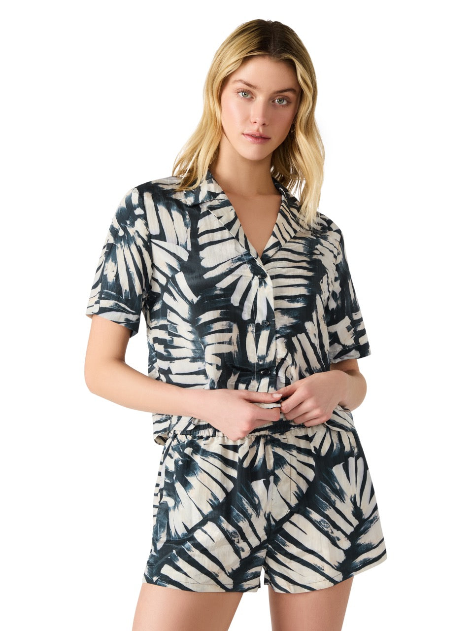 Steve Madden Sandra Palm Print Camp Shirt Black & White