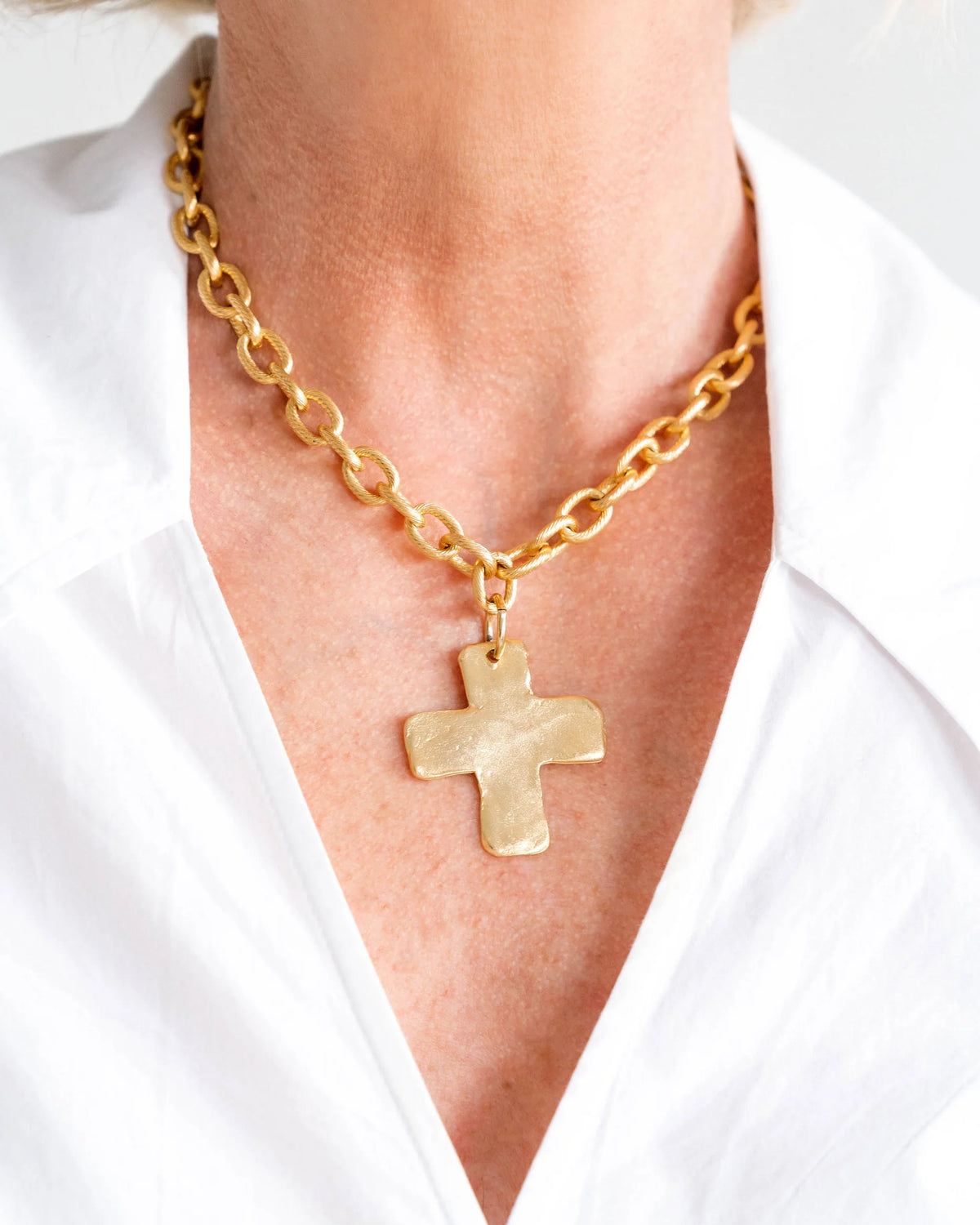Susan Shaw 16" Solid Cross Necklace - Gold