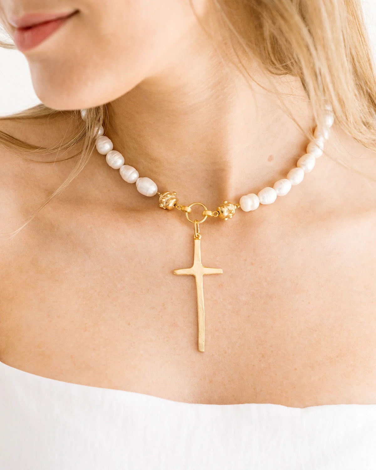 Susan Shaw 16" Tall Cross Pearl Necklace