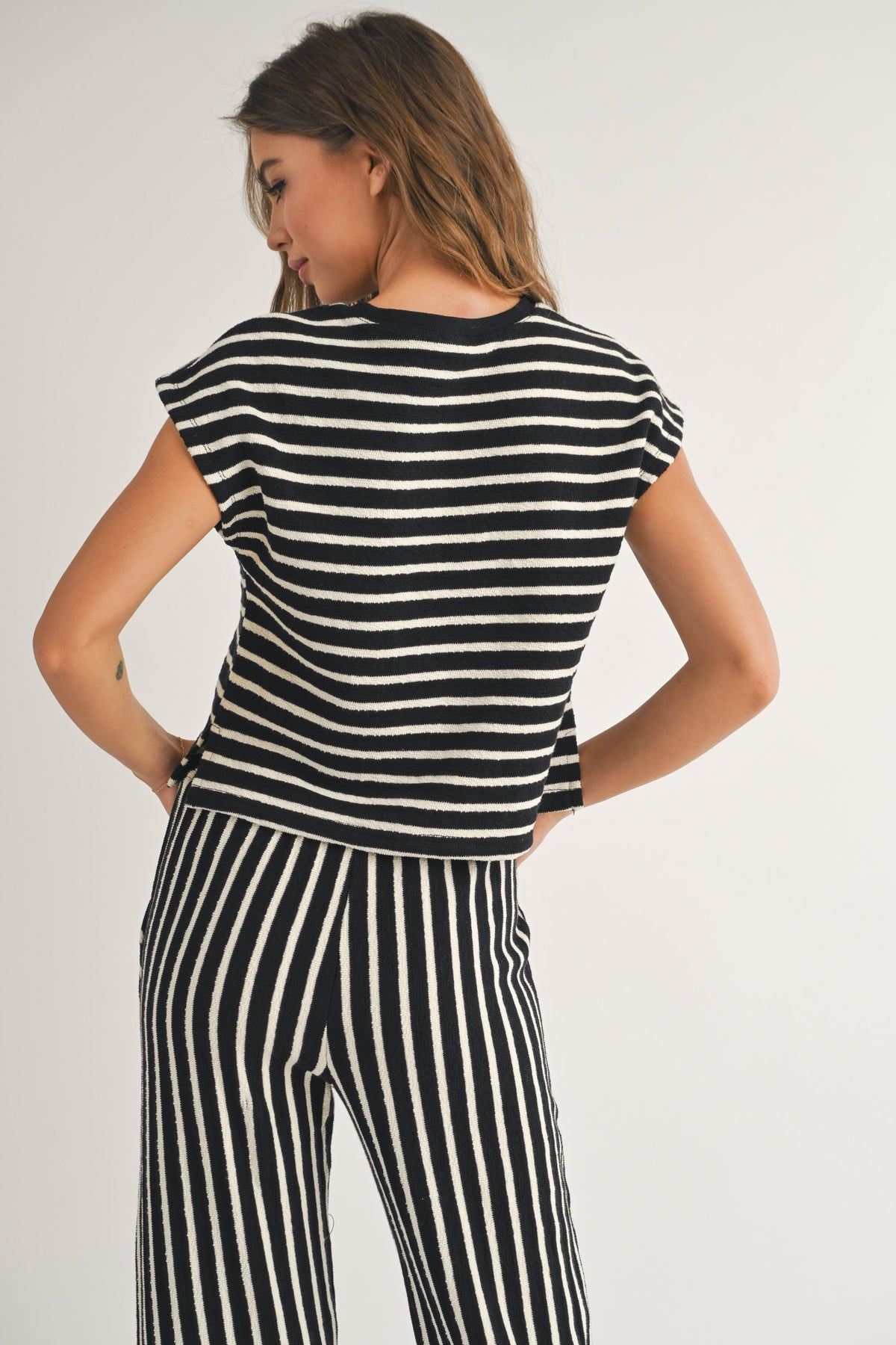 textured stripe knitted top in black and white-back