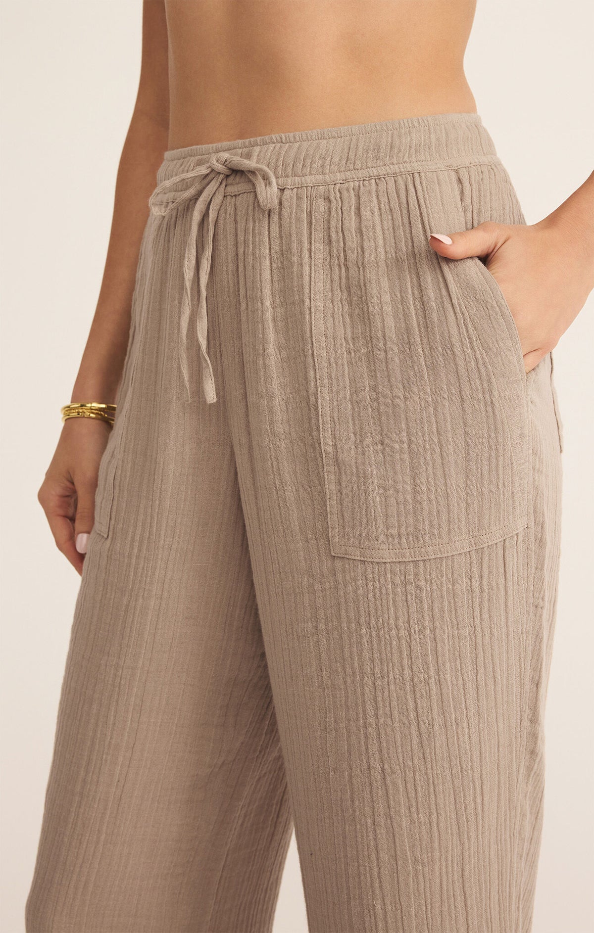 Z SUPPLY Plaza Airy Gauze Ankle Pant Iced Coffee
