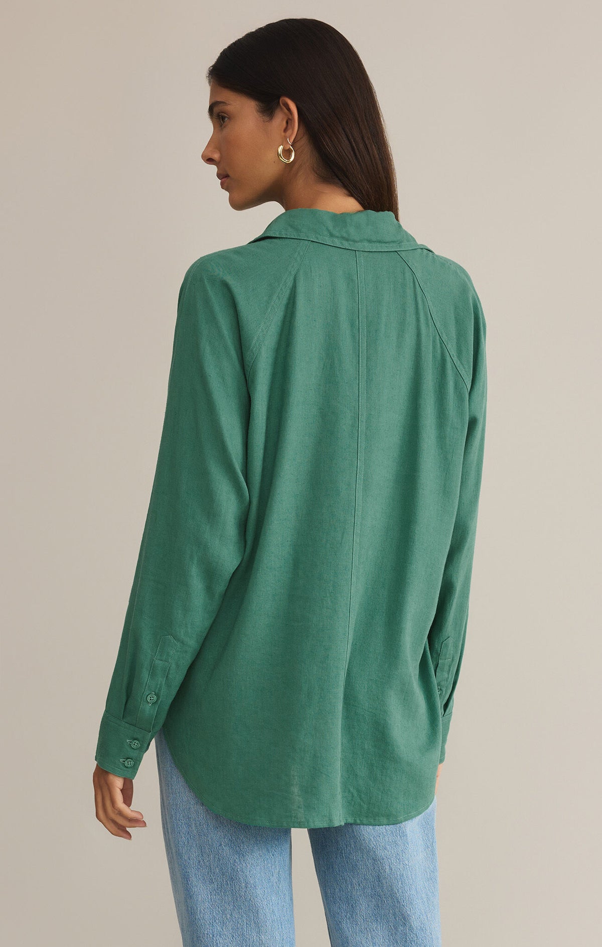 Z SUPPLY The Perfect Linen Top in botanical green-back