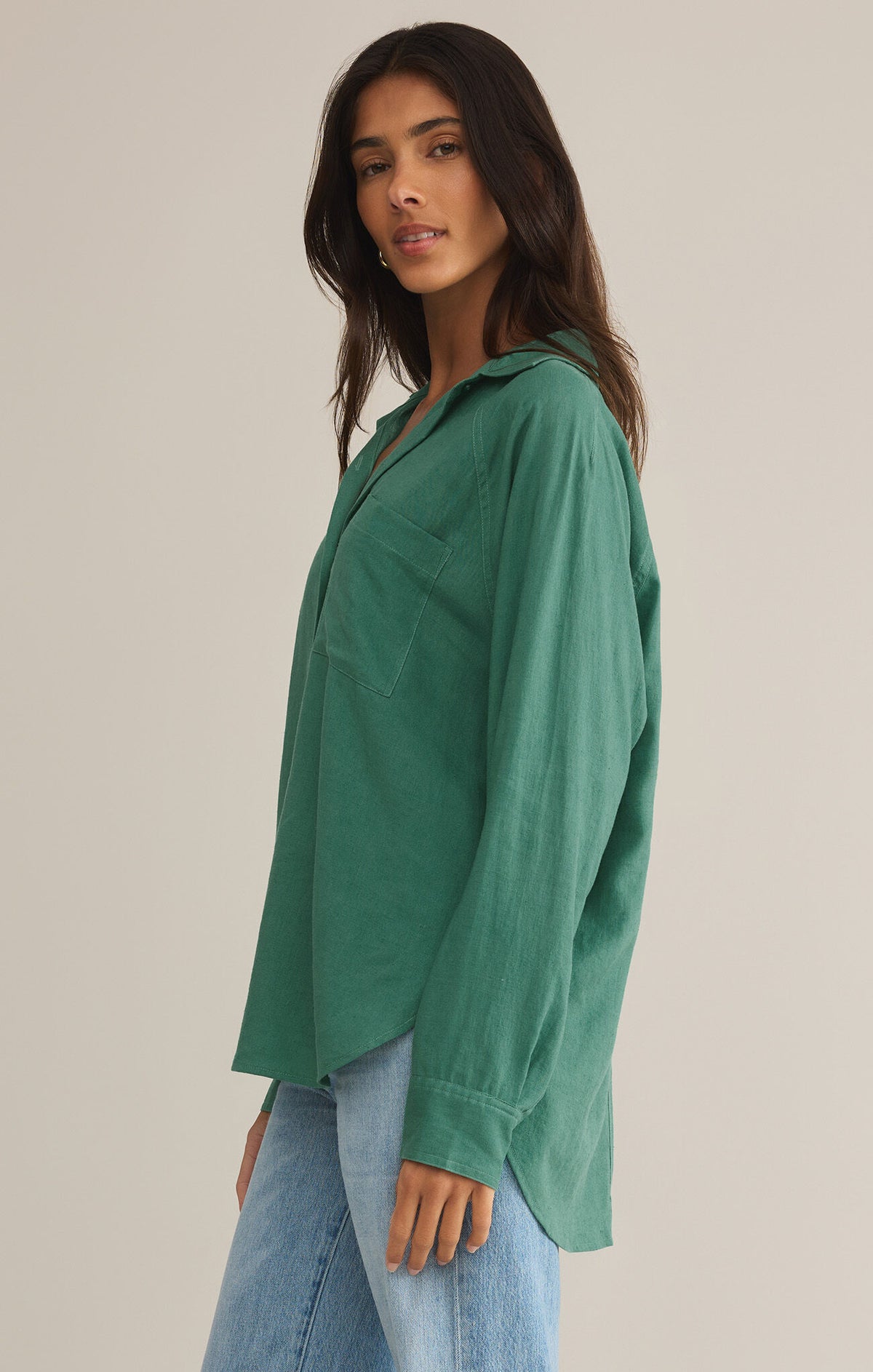 Z SUPPLY The Perfect Linen Top in botanical green-side